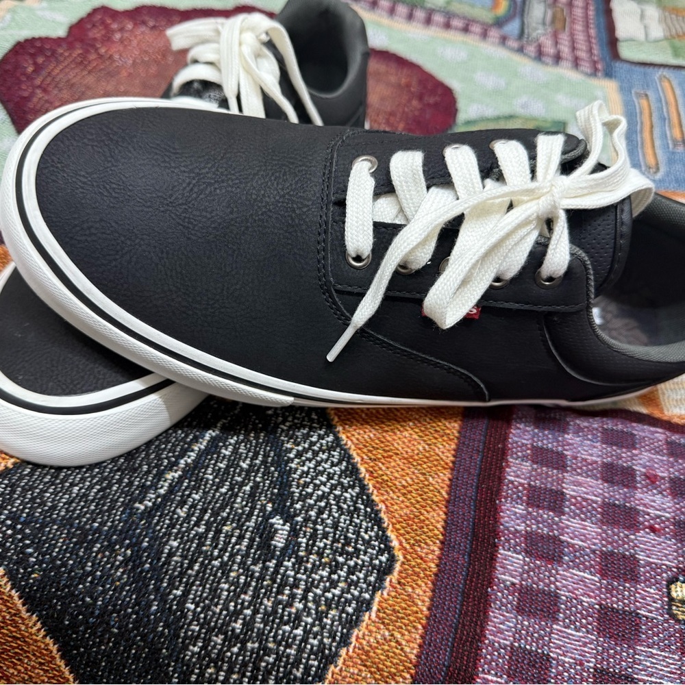Levi's Men's Black Sneakers with White Accents - Picture 10 of 10